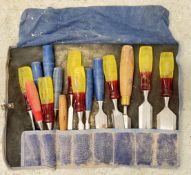 A ROLL OF GOOD QUALITY CARPENTRY CHISELS TO INCLUDE MARPLES AND STANLEY.