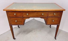 AN EDWARDIAN MAHOGANY FIVE DRAWER WRITING TABLE WITH INSET LEATHER TOP (W 107CM).