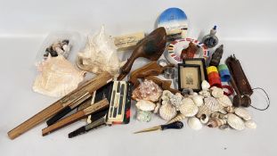 A GROUP OF COLLECTIBLES TO INCLUDE A STELLA ARTOIS ADVERTISING ASHTRAY, VINTAGE GAVEL,