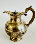 AN ANTIQUE SOLID SILVER WATER JUG, LONDON 1909, MAKER WCJL, H 15CM.