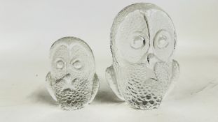 TWO SWEDISH CRYSTAL FLAT BACK OWL SCULPTURES, ONE BEARING ETCHED MAKERS MARK MATS JONASSON,
