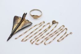 A 9CT GOLD CHILD'S RING + A FINE 9CT GOLD CHAIN A/F AND A 9CT GOLD CONCORDE PENDANT.