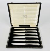 A CASED SET OF SANDERSON & SON SHEFFIELD SILVER HANDLED KNIVES.