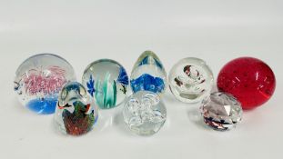 8 X ART GLASS PAPERWEIGHTS, VARIOUS SIZES.