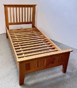 A GOOD QUALITY MODERN SOLID OAK SINGLE BED FRAME.