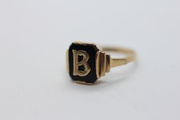 A VINTAGE 9CT GOLD BLACK ONYX, INITIAL 