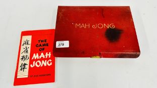 A VINTAGE MAH JONG SET IN A FITTED CASE.