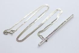 A SILVER BUTTON PENDANT NECKLACE.