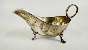 AN ANTIQUE SILVER SAUCE BOAT, SHEFFIELD 1945, MAKER JAMES DIXON & SONS LTD, H 8CM X L 15.2CM.