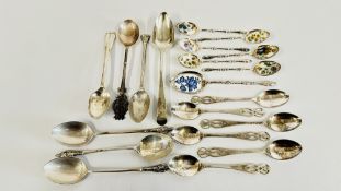 A GROUP OF 3 SILVER APOSTLE SPOONS + A FURTHER 4 SILVER SPOONS VARIOUS DATES AND MAKERS + A SET OF