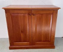 A GOOD QUALITY CHERRYWOOD AUDIO CABINET, W 107CM X D 51CM X H 92CM.