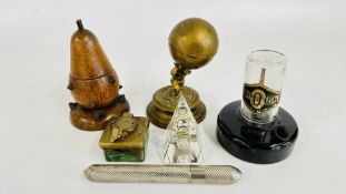 A GROUP OF 5 VINTAGE INKWELLS TO INCLUDE A CARVED TREEN EXAMPLE IN THE FORM OF A PRICKLY PEAR