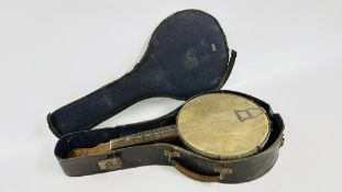 A VINTAGE JOHN GREY & SONS LONDON BANJO BEARING ORIGINAL MAKERS PLAQUE IN ORIGINAL CASE (REQUIRES