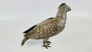 AN EXQUISITE ANTIQUE GERMAN IMPORT SILVER VESSEL FASHIONED AS A GROUSE HAVING HINGED WINGS AND