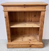 A SMALL PINE GOOD QUALITY BOOKSHELF, W 66CM X D 29CM X H 78CM.