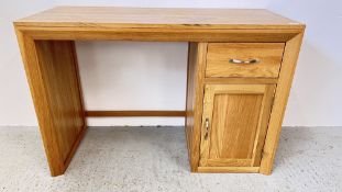 GOOD QUALITY MODERN SOLID OAK DESK WITH SINGLE DRAWER AND CUPBOARD, W 120CM X D 50CM X H 82CM.