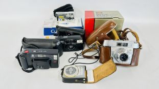A BOX OF ASSORTED PHOTOGRAPHIC EQUIPMENT TO INCLUDE MINOLTA, NIKON,
