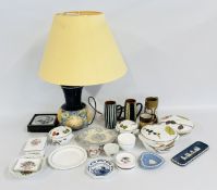 A GROUP OF SUNDRY CHINA TO INCLUDE A JERSEY POTTERY LAMP BASE AND SHADE,
