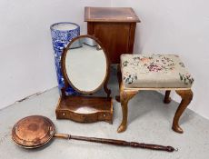 AN EDWARDIAN MAHOGANY SERPENTINE THREE DRAWER DRESSING MIRROR, W 42CM,