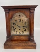 A VINTAGE MAHOGANY CASED MANTEL CLOCK, WESTMINSTER CHIME (WITH KEY AND PENDULUM), W 29 X H 36.5CM.