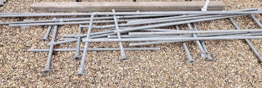 A QUANTITY OF STEEL KEY CLAMP RAILING, VARIOUS LENGTHS.
