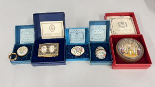 A GROUP OF 3 BILSTON AND BATTERSEA ENAMEL TRINKET BOXES IN ORIGINAL PRESENTATION BOXES + A LIMITED