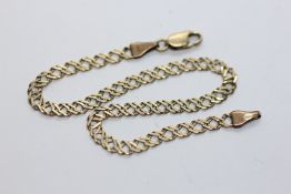 A 9CT GOLD INTERWOVEN FLAT LINK BRACELET, L 18.5CM.