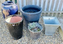 A GROUP OF FIVE GARDEN PLANTERS TO INCLUDE LARGE BLUE GLAZED URN STYLE, BLACK GLAZED,
