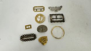 A GROUP OF VINTAGE BUCKLES TO INCLUDE GILT,