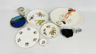 A GROUP OF SUNDRY CHINA TO INCLUDE AN ITALIAN CERAMIC CENTRE PIECE DECORATED WITH SEA CREATURES,