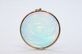 A 9CT GOLD MOUNTED HOLOGRAM PENDANT.