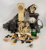 A GROUP OF COLLECTABLES TO INCLUDE PLASTIC FARM / ZOO ANIMALS,