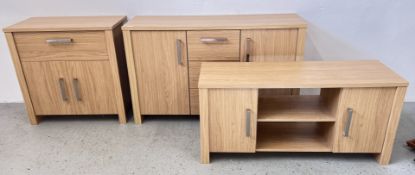 THREE PIECES OF OAK FINISH HOME FURNITURE TO INCLUDE TWO DOOR ENTERTAINMENT STAND,