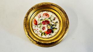 A SMALL PORCELAIN PLAQUE PAINTED WITH FLOWERS, PROBABLY A COALPORT, DIAM 10CM OVERALL.
