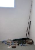 A GROUP OF ASSORTED FISHING EQUIPMENT TO INCLUDE RODS, REELS, BOOKS AND ACCESSORIES,
