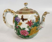 A JAPANESE PORCELAIN TEAPOT, HAND DECORATED WITH GILDED, FLORAL AND BUTTERFLY DESIGN,