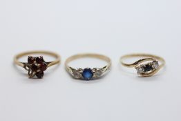 TWO 9CT GOLD RINGS TO INCLUDE A CROSS OVER EXAMPLE + A 9CT GOLD CLUSTER RING (STONES MISSING).