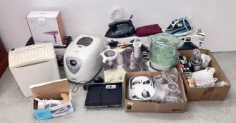 A GROUP OF ELECTRICAL APPLIANCES TO INCLUDE BOXED PANASONIC TOASTER, RUSSELL HOBBS STEAM IRON,
