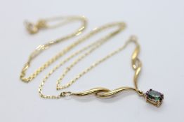 A MODERN 9CT GOLD PENDANT NECKLACE SET WITH A MULTI COLOURED OVAL STONE & A SMALL DIAMOND ABOVE IN