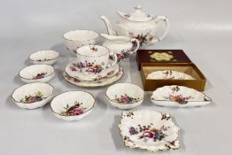 A 6 PIECES TEA SET ROYAL CROWN DERBY 