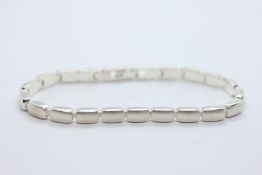 A DESIGNER SILVER EMPORIO ARMANI SILVER BRACELET IN ORIGINAL PRESENTATION BOX.