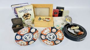 BOX OF ASSORTED COLLECTIBLES TO INCLUDE SCOTCH ASH TRAY, CAR BADGES, VINTAGE AFTERSHAVES,