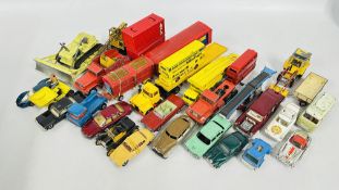 A TRAY OF VINTAGE MODELS INCLUDING DINKY.
