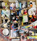 17 X BOXES OF ASSORTED HOUSEHOLD SUNDRIES TO INCLUDE SLATE PLACEMENTS, CANDLES,