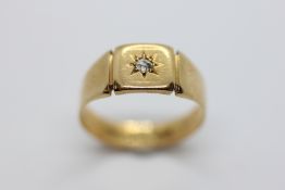 AN ANTIQUE 18CT GOLD GENTS DIAMOND SET RING, SHEFFIELD.
