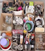 12 X BOXES OF ASSORTED KITCHENALIA TO INCLUDE CASSEROLE DISHES, BAKING DISHES, ASSORTED CERAMICS,