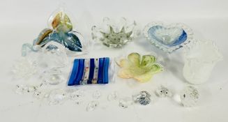 A GROUP OF ART GLASS DISHES AND VASES + A MURANO STYLE FUSED ART GLASS TRINKET DISH AND A GROUP OF