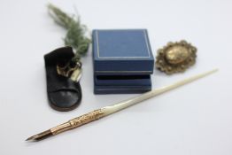 A VINTAGE SILVER GILT BROOCH + A VINTAGE GILT MOUNTED DIP PEN + A PAIR OF YELLOW METAL STUD