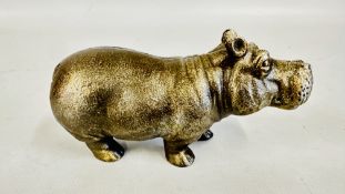 (R) HIPPO BANK.