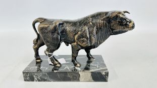 (R) BULL FIGURE ON MARBLE BASE.